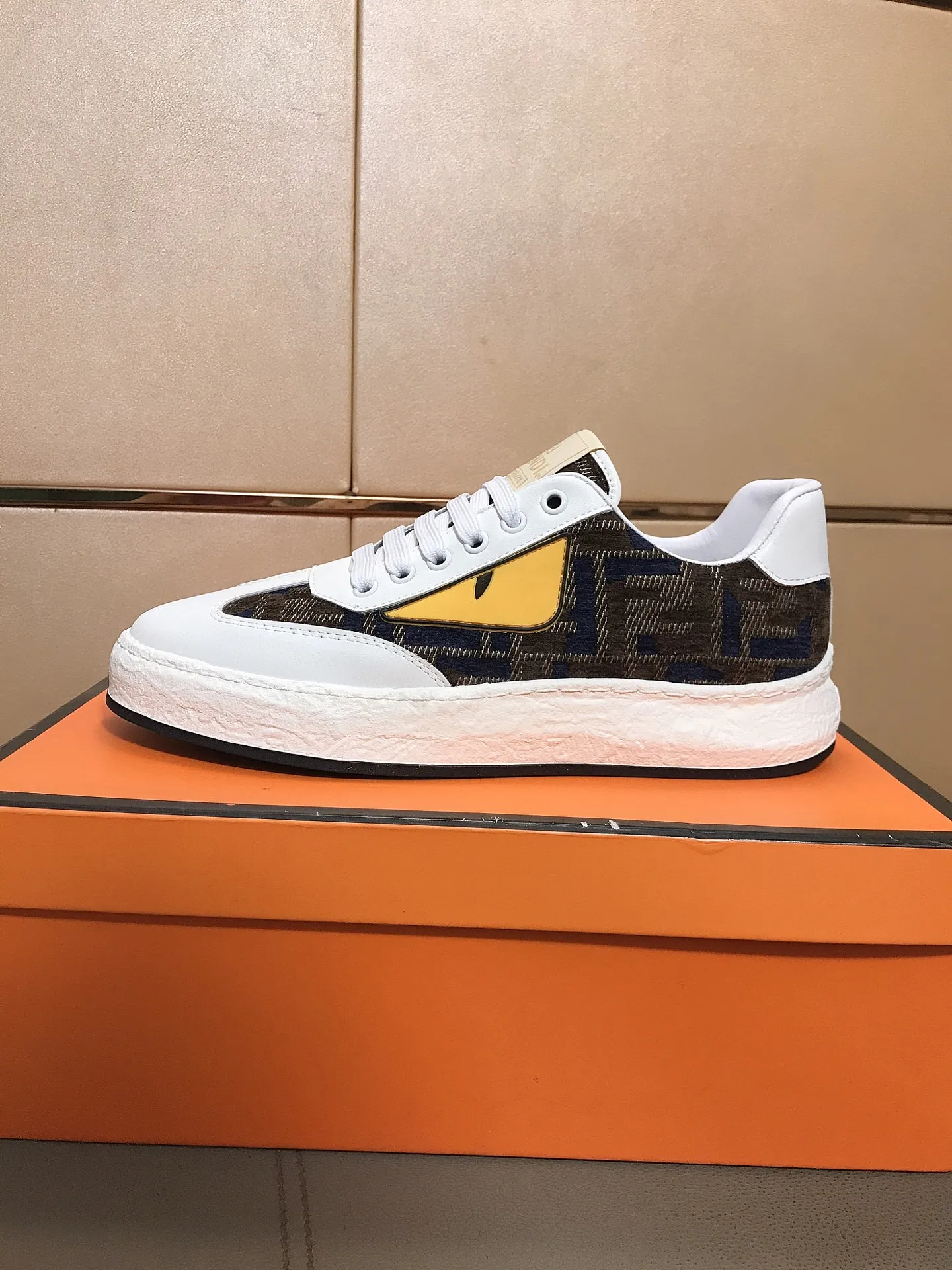 Men's Men's Shoes 230 🔆🔆👉Fendi [Fendi] Men's new low-top casual shoes are on the market🔥The shoe body is made of brand-specific printed fabric + cowhide, sheepskin foot pads, breathable and not covering the feet! Fashionable casual shoes 🙈Outsole is ultra-light, non-slip and wear-resistant👣 Standard size 38-44